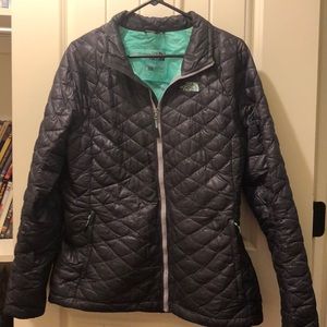 North face woman’s thermaball jacket.